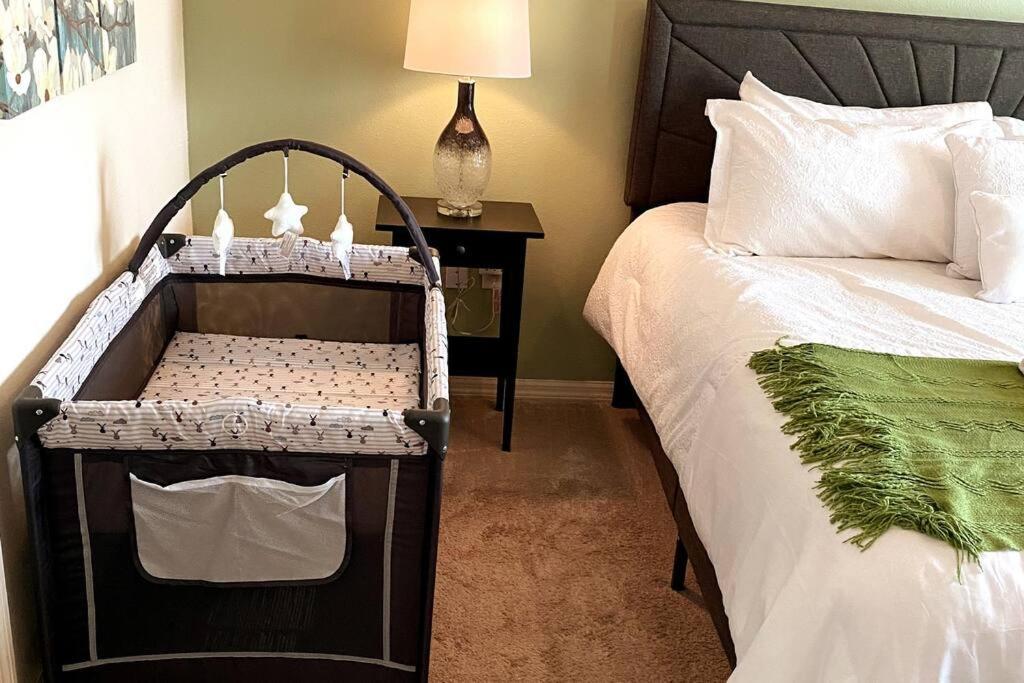 Super Comfy And Spacious 3 Bedroom 10 Minutes From Disney, With Major Shopping 4 Minutes Away คิสซิมมี ภายนอก รูปภาพ