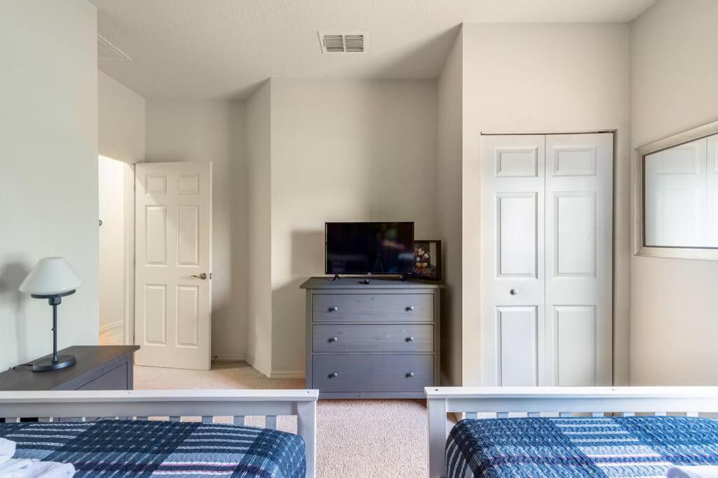 Super Comfy And Spacious 3 Bedroom 10 Minutes From Disney, With Major Shopping 4 Minutes Away คิสซิมมี ภายนอก รูปภาพ