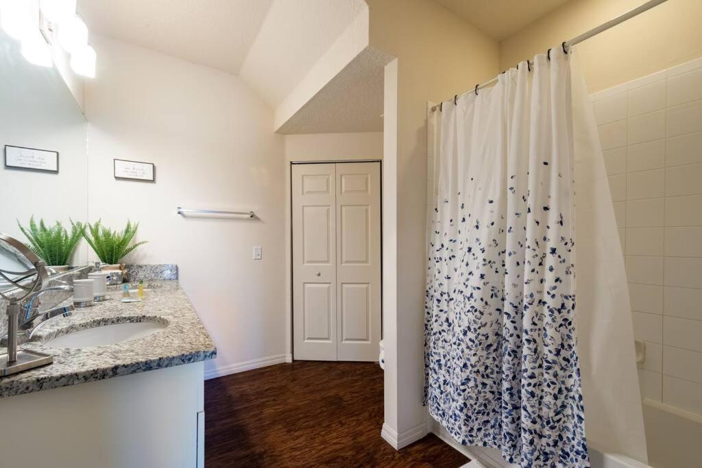 Super Comfy And Spacious 3 Bedroom 10 Minutes From Disney, With Major Shopping 4 Minutes Away คิสซิมมี ภายนอก รูปภาพ