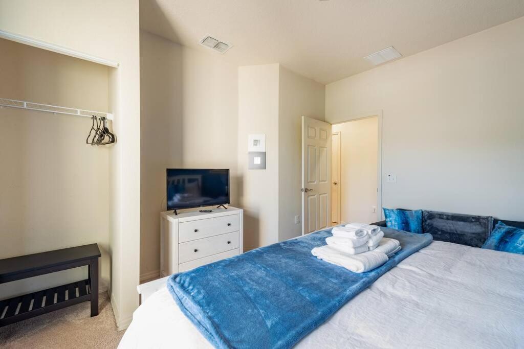 Super Comfy And Spacious 3 Bedroom 10 Minutes From Disney, With Major Shopping 4 Minutes Away คิสซิมมี ภายนอก รูปภาพ