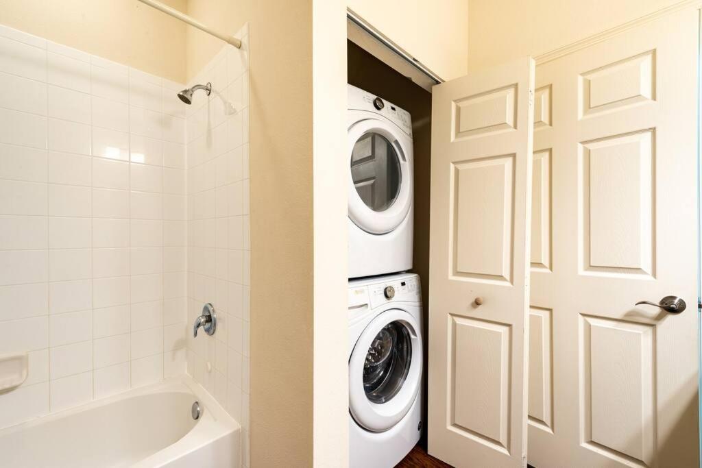 Super Comfy And Spacious 3 Bedroom 10 Minutes From Disney, With Major Shopping 4 Minutes Away คิสซิมมี ภายนอก รูปภาพ